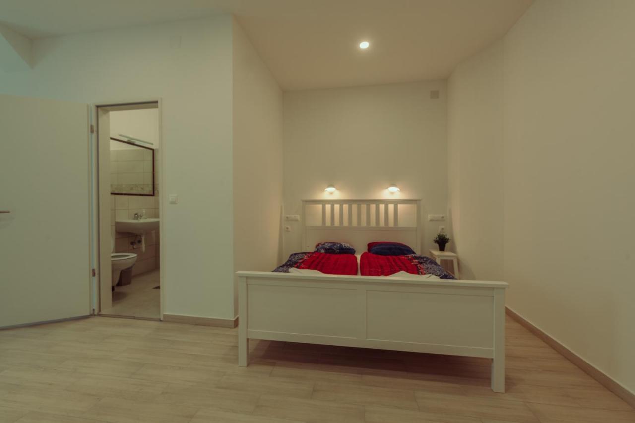 Pater Apartments And Rooms Сиофок Екстериор снимка